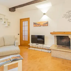 https://via-volta-21.it-lombardy.com
